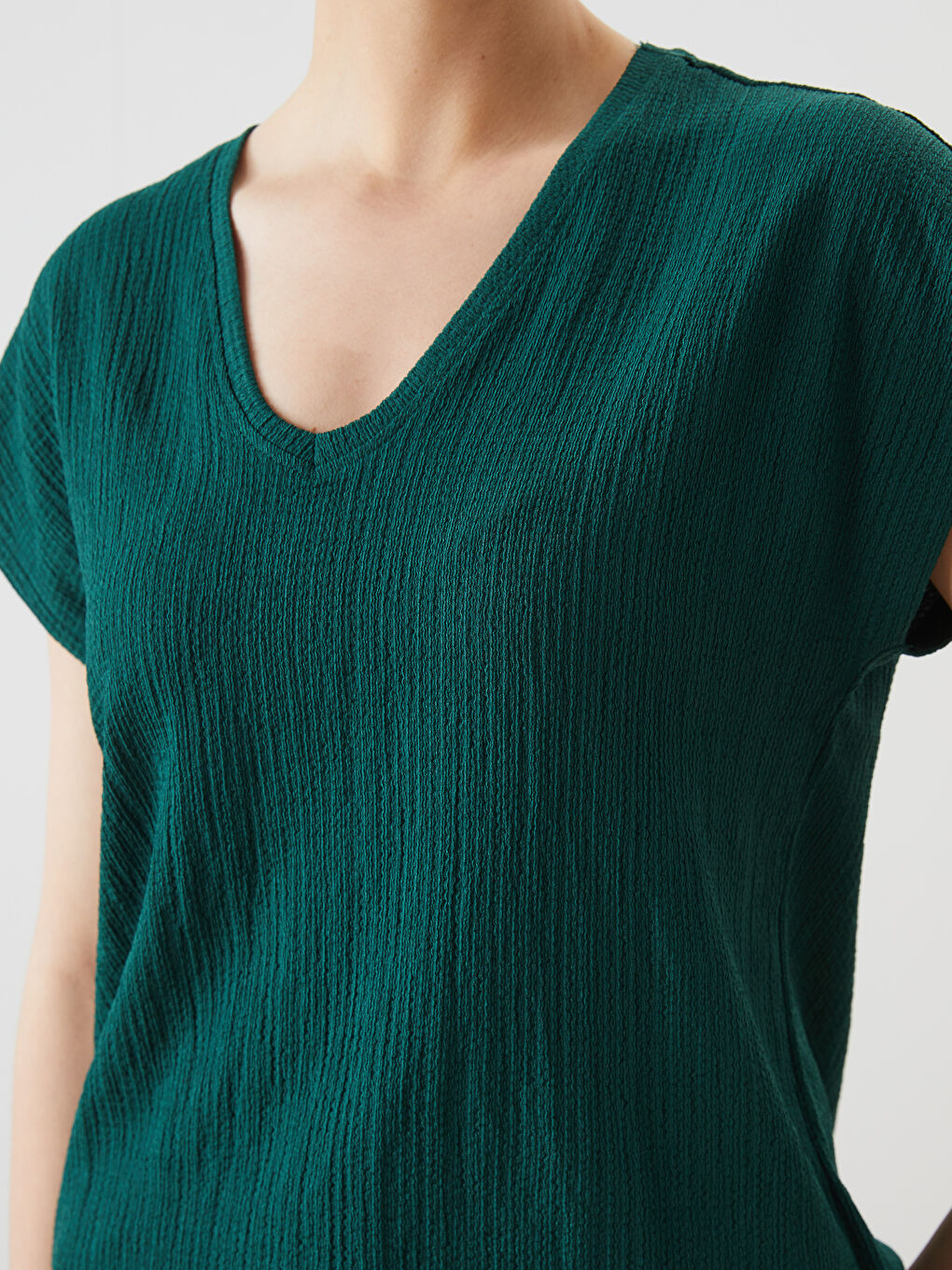 V-Neck Textured Women's T-Shirt -S5HG12Z8-KVX