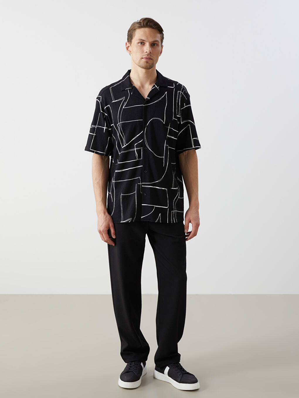 قميص رجالي بأكمام قصيرة وقصة عادية ونقشة-3