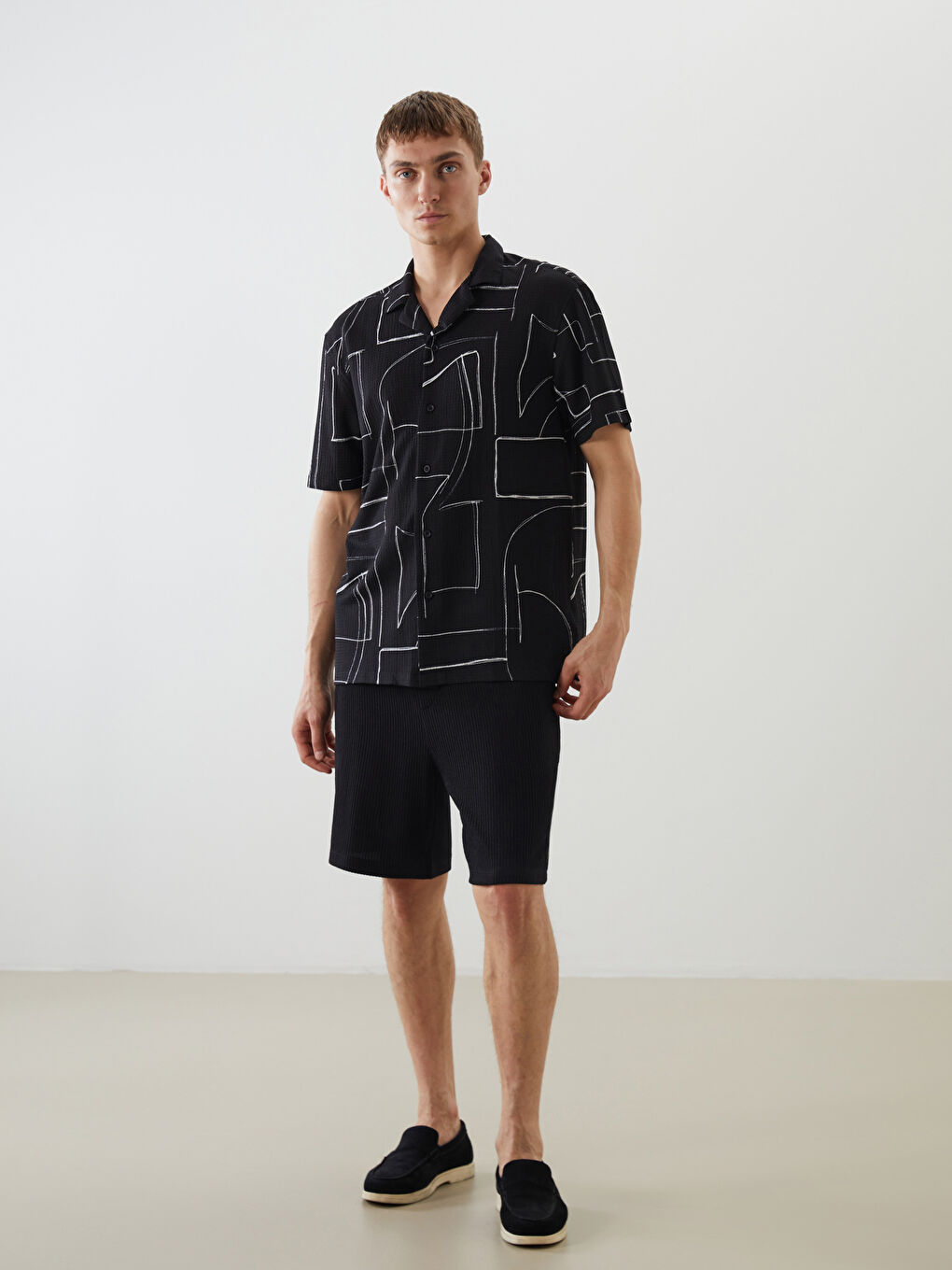 قميص رجالي بأكمام قصيرة وقصة عادية ونقشة-2