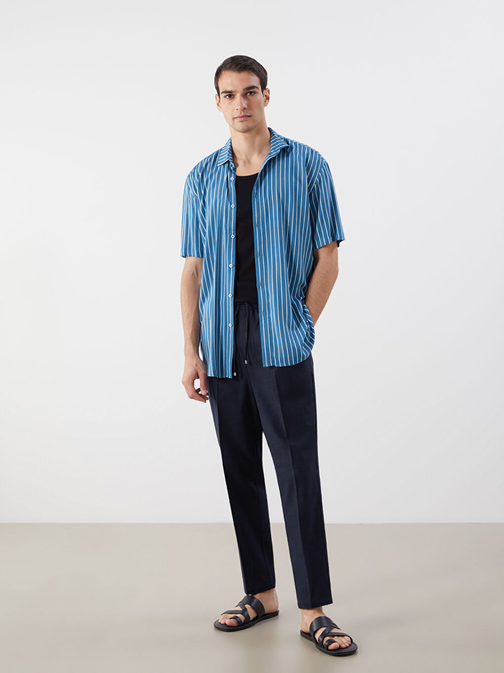 قميص رجالي مخطط بأكمام قصيرة بقصة عادية-1