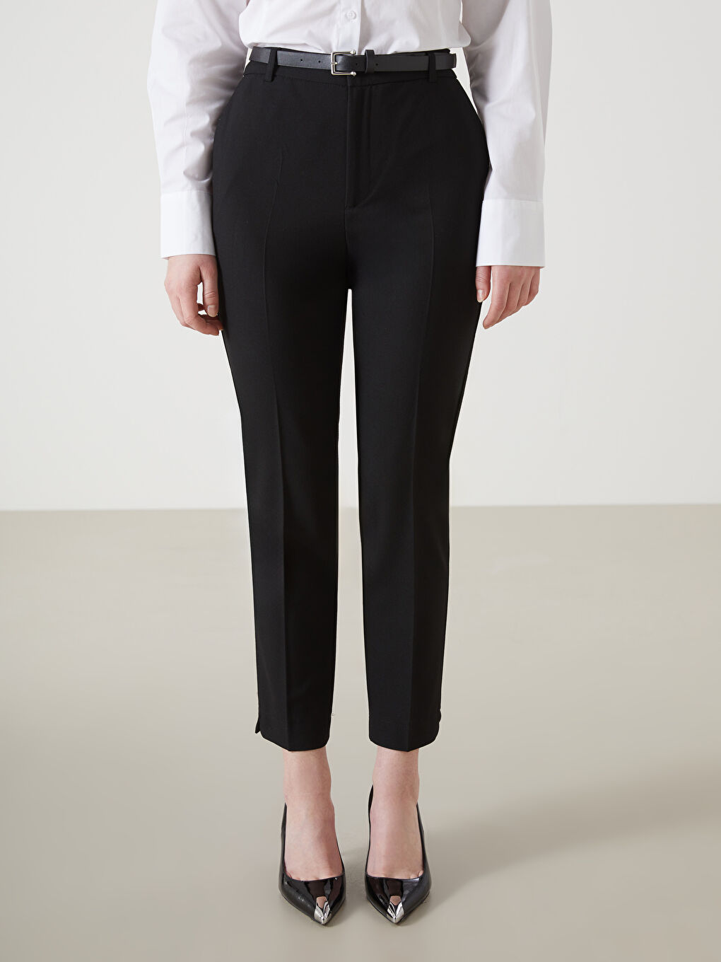 Siyah Beli Kemerli Havuç Kesim Kadın Pantolon-1