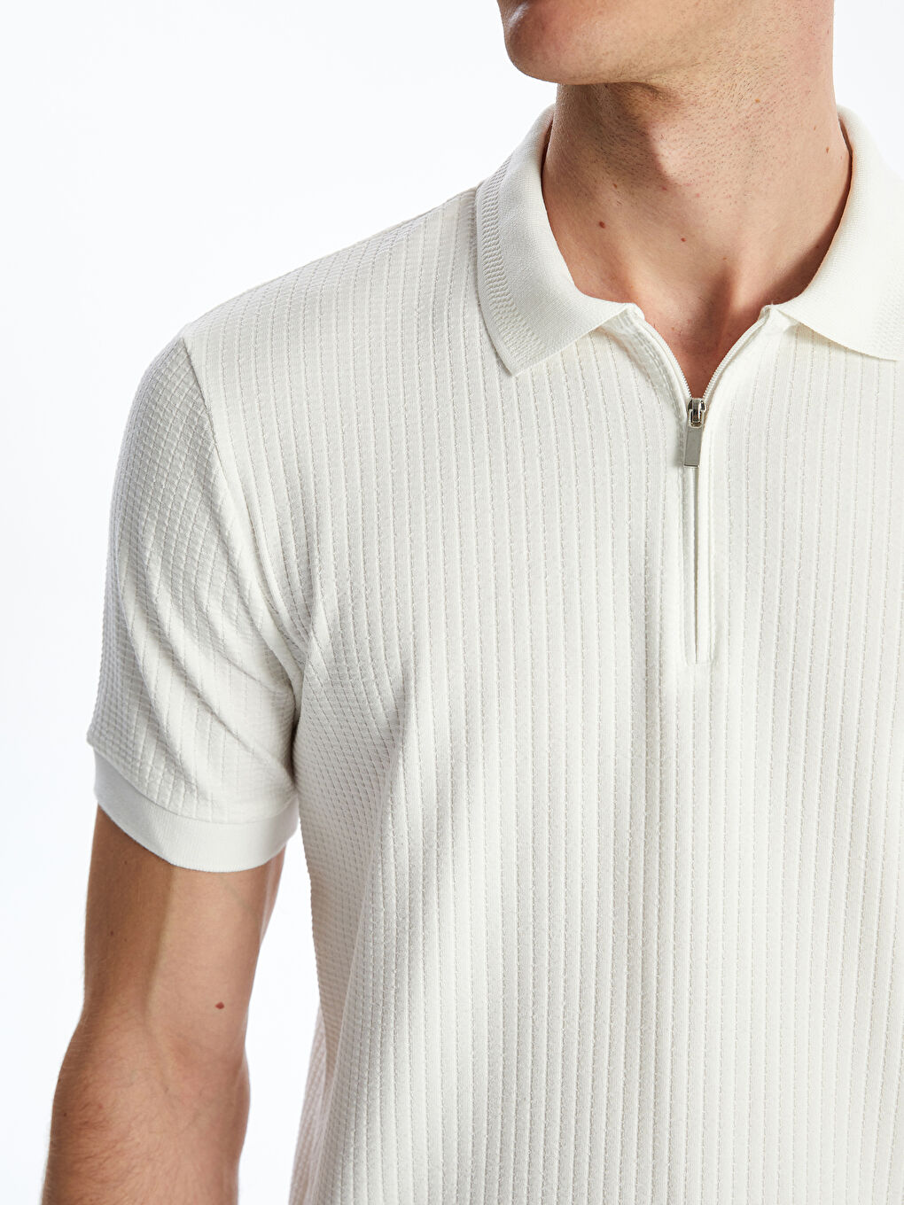 T-shirt Texturé à Col Polo Zippé pour Hommes-2