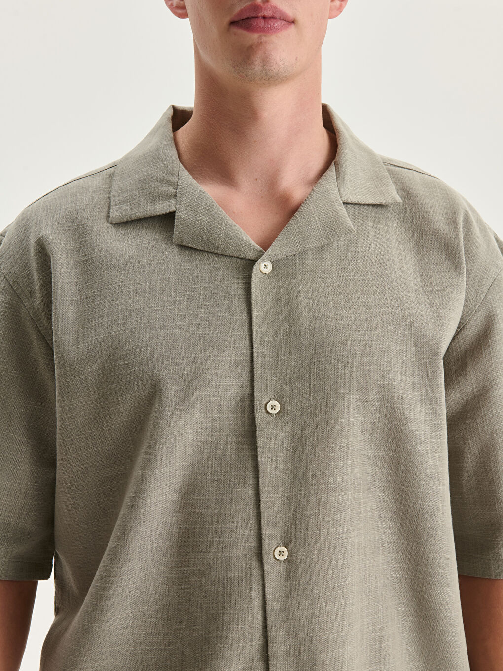 Relaxed Fit Resort Collar Short Sleeve Men's Shirt-2