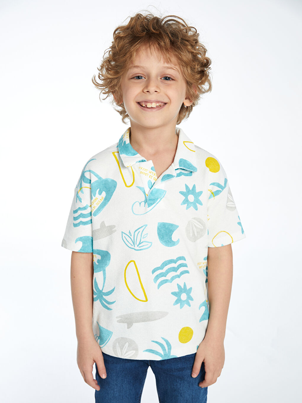 LCW Kids Ekru Resort Yaka Baskılı Erkek Çocuk Tişört