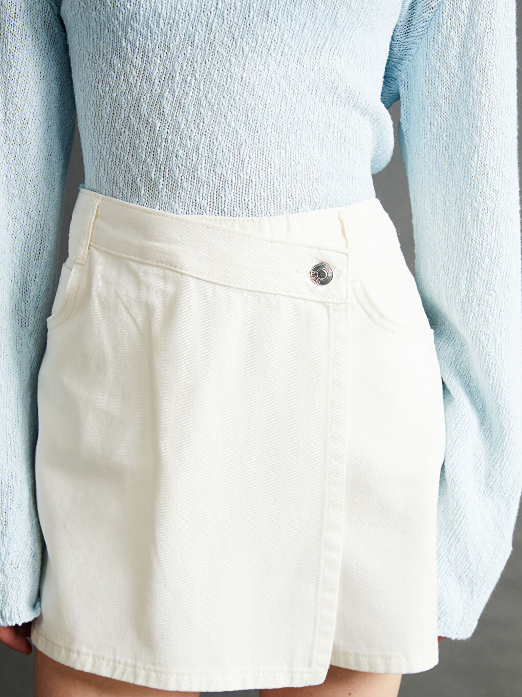 Beyaz Dar Fit Kadın Jean Şort Etek-2