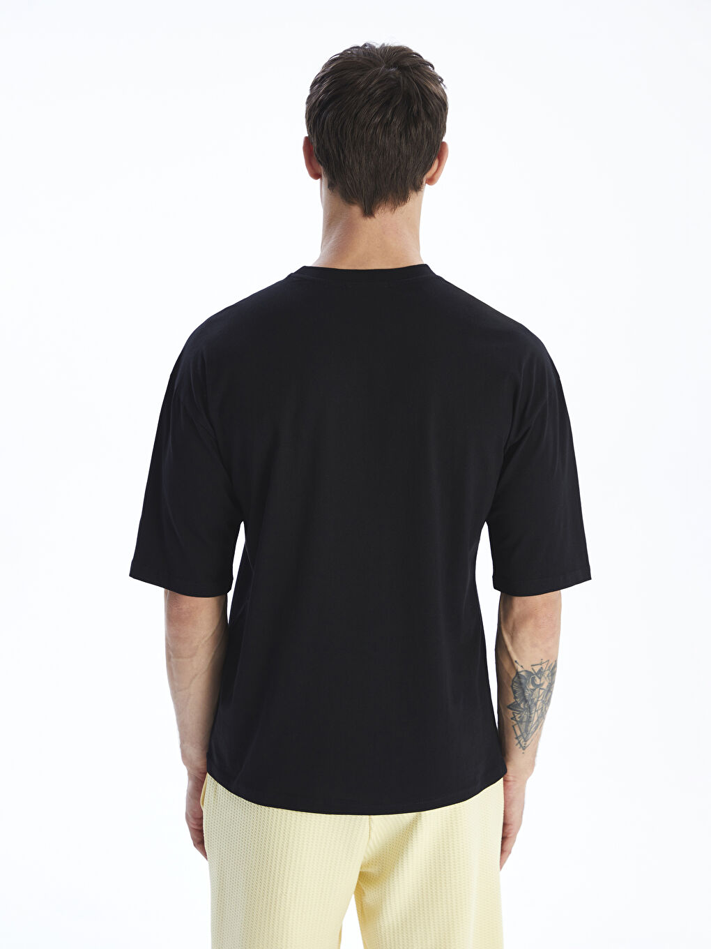 تيشيرت رجالي برقبة دائرية من قماش جيرسي-3