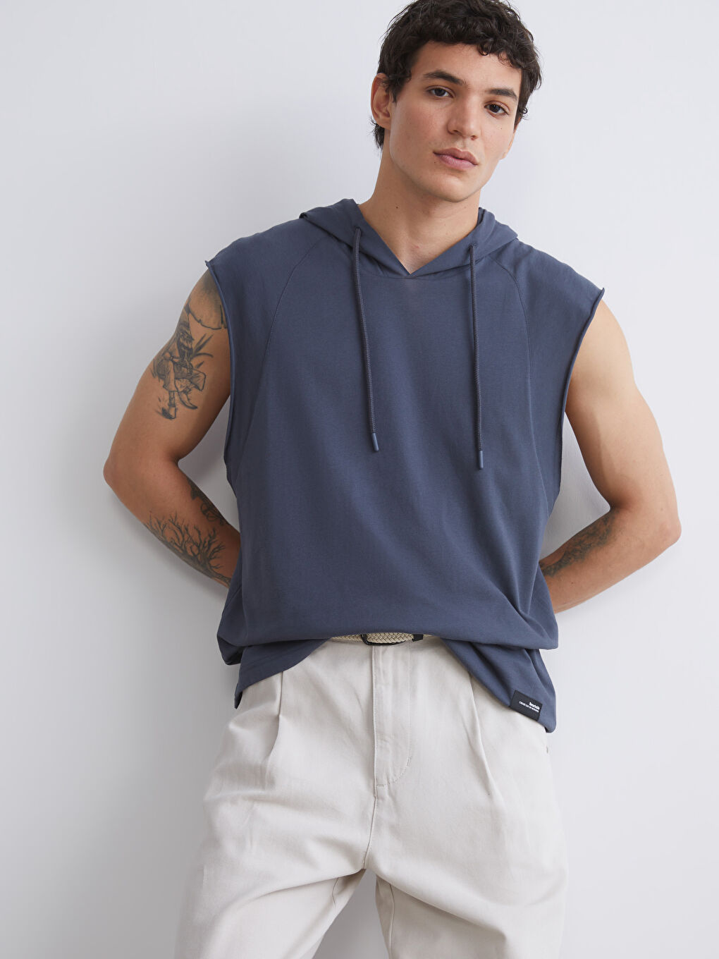 Antrasit Kapüşonlu Erkek Kolsuz Tişört