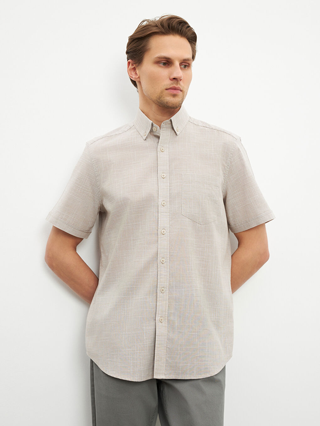 قميص بوبلين كم قصير بقصة عادية للرجال-1