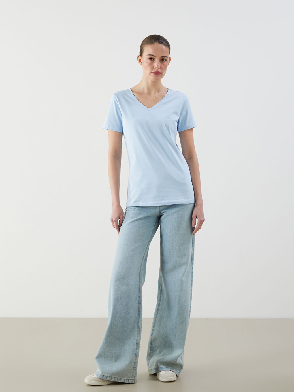 әйелдерге арналған v жағалы футболка-1