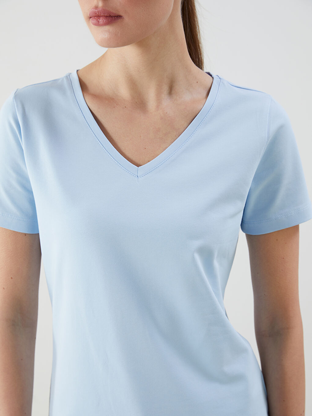 әйелдерге арналған v жағалы футболка-2