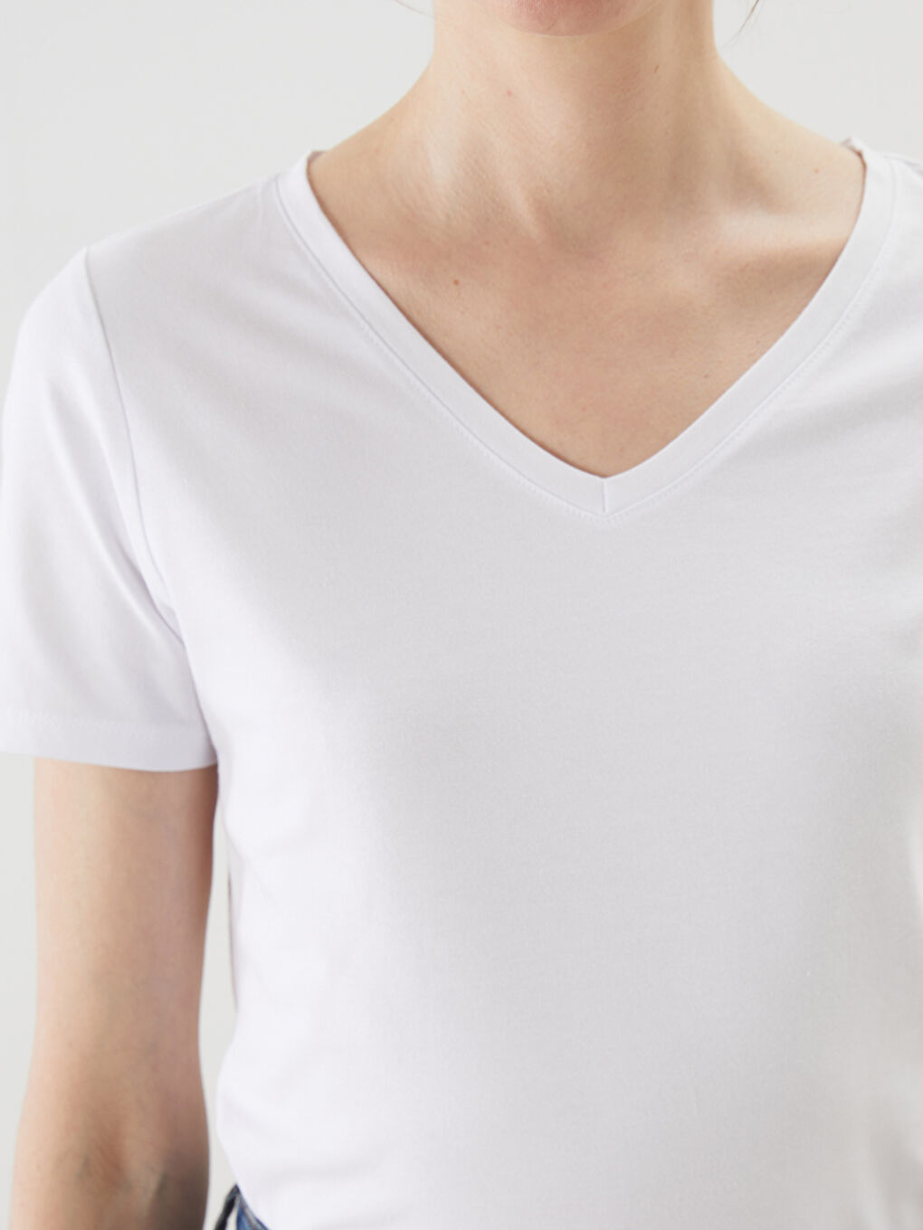 әйелдерге арналған v жағалы футболка-5