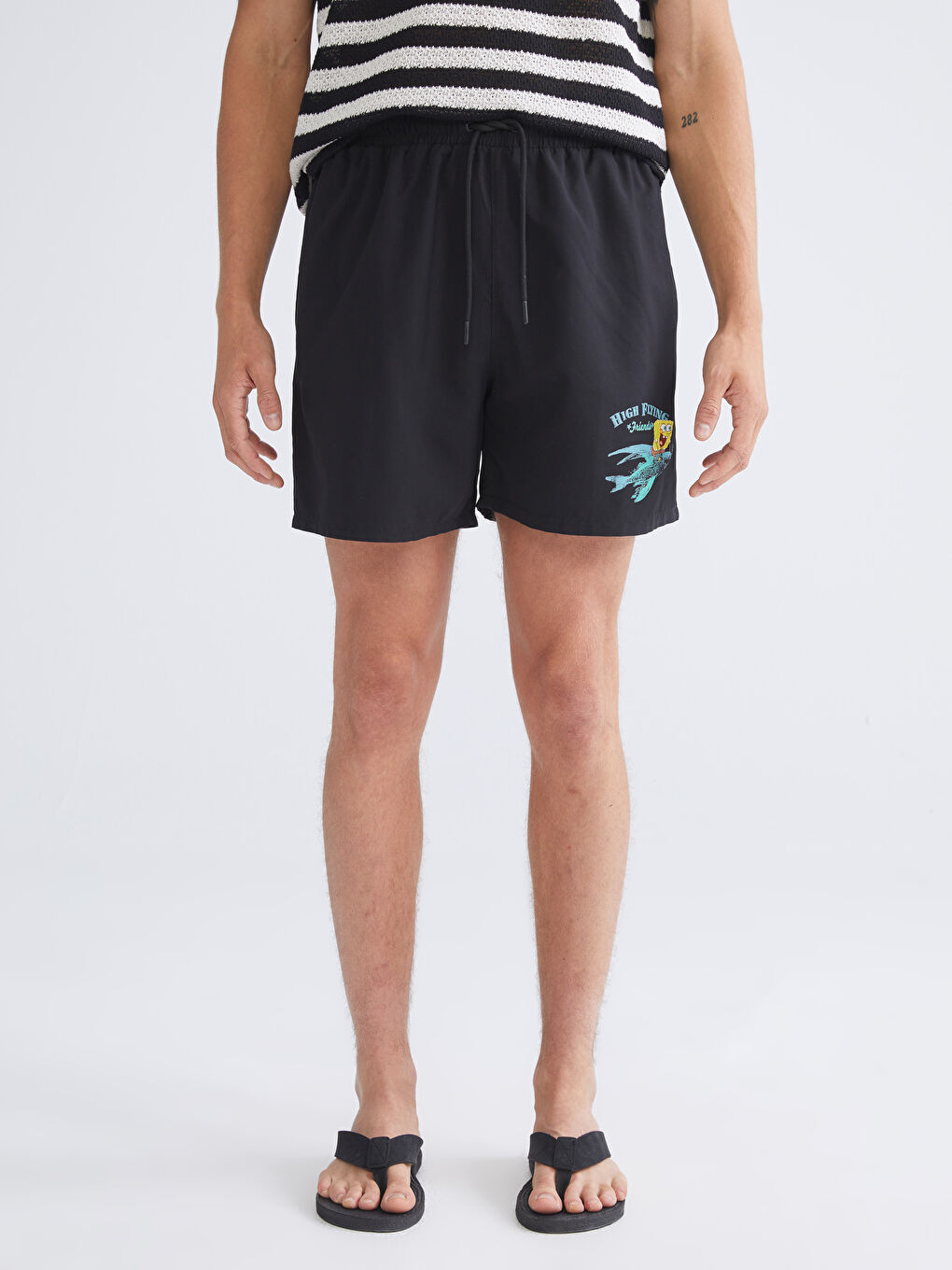 Siyah Kısa Boy Sünger Bob Baskılı Erkek Deniz Şortu-1