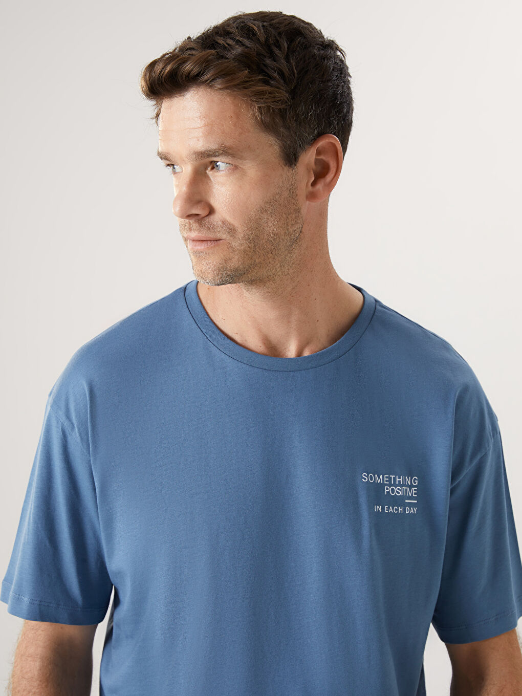 İndigo Bisiklet Yaka Baskılı Erkek Tişört