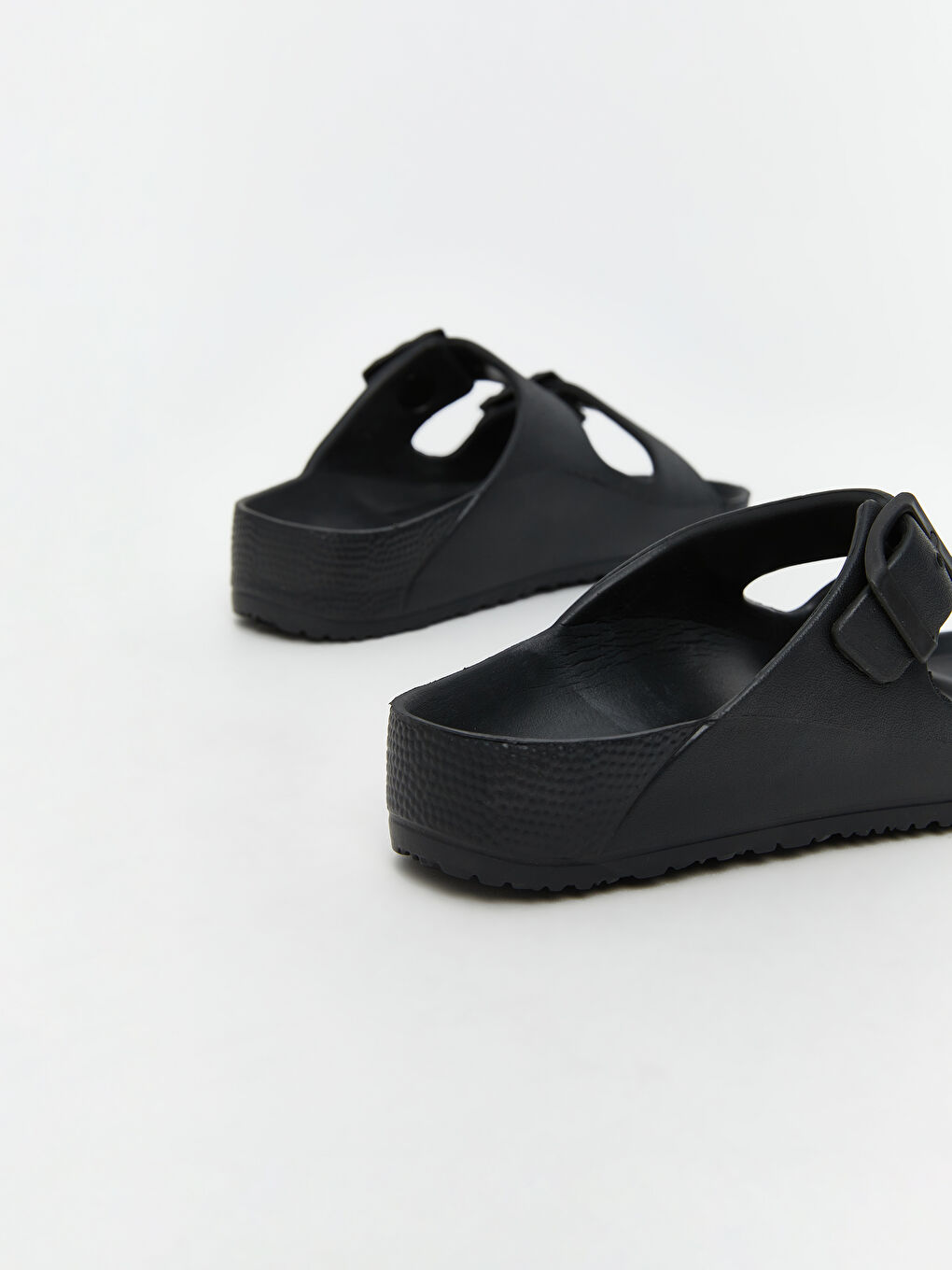 Buckle Detailed Double Strap Boys' Slipper-4