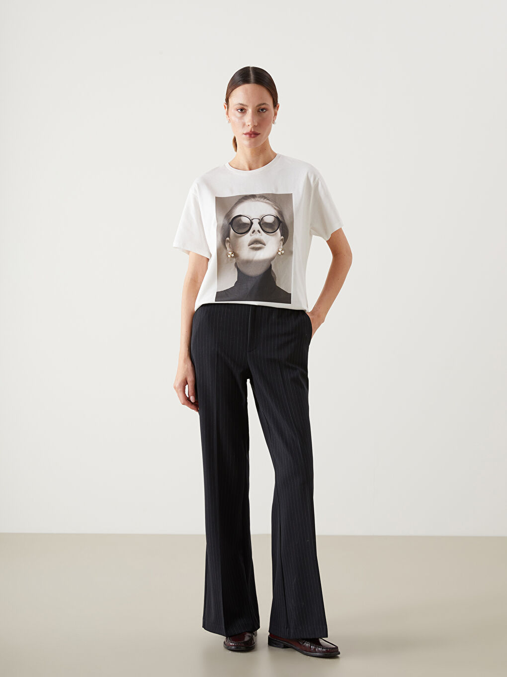 Lacivert Standart Fit Çizgili İspanyol Paça Kadın Pantolon