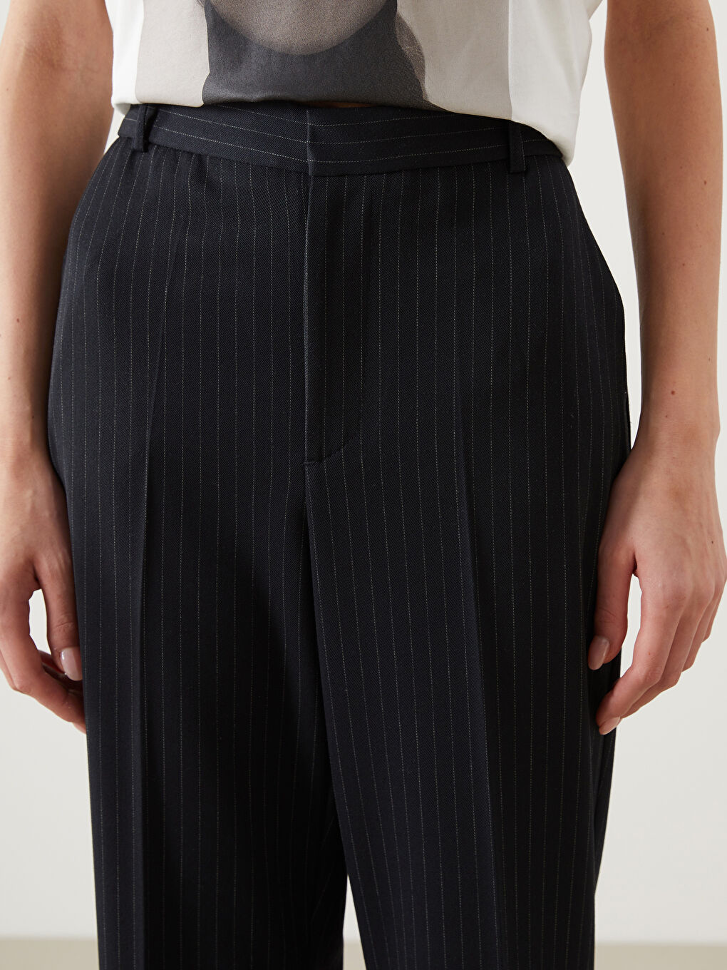 Lacivert Standart Fit Çizgili İspanyol Paça Kadın Pantolon-2