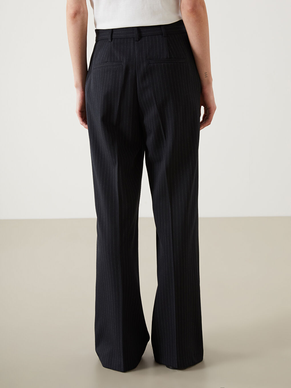 Lacivert Standart Fit Çizgili İspanyol Paça Kadın Pantolon-3