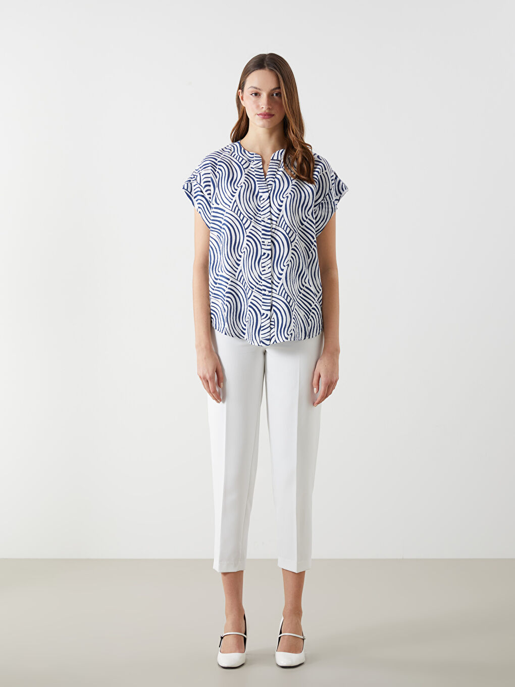 Siyah Kaçık Yaka Desenli Oversize Kadın Bluz-1