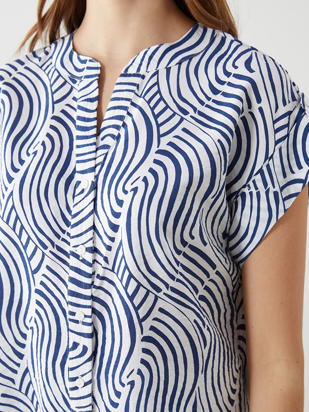 Siyah Kaçık Yaka Desenli Oversize Kadın Bluz-2