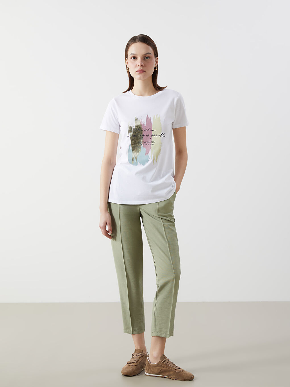 Beyaz Bisiklet Yaka Baskılı Kadın Tişört-1