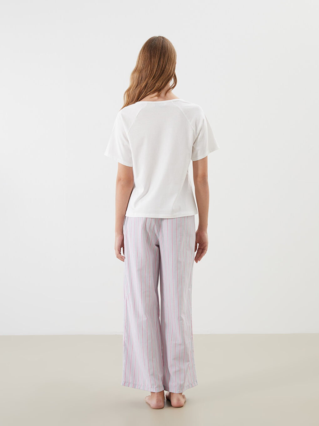 LCW Young Bisiklet Yaka Nakışlı Kadın Pijama Takımı -S5HR33Z8-LEH