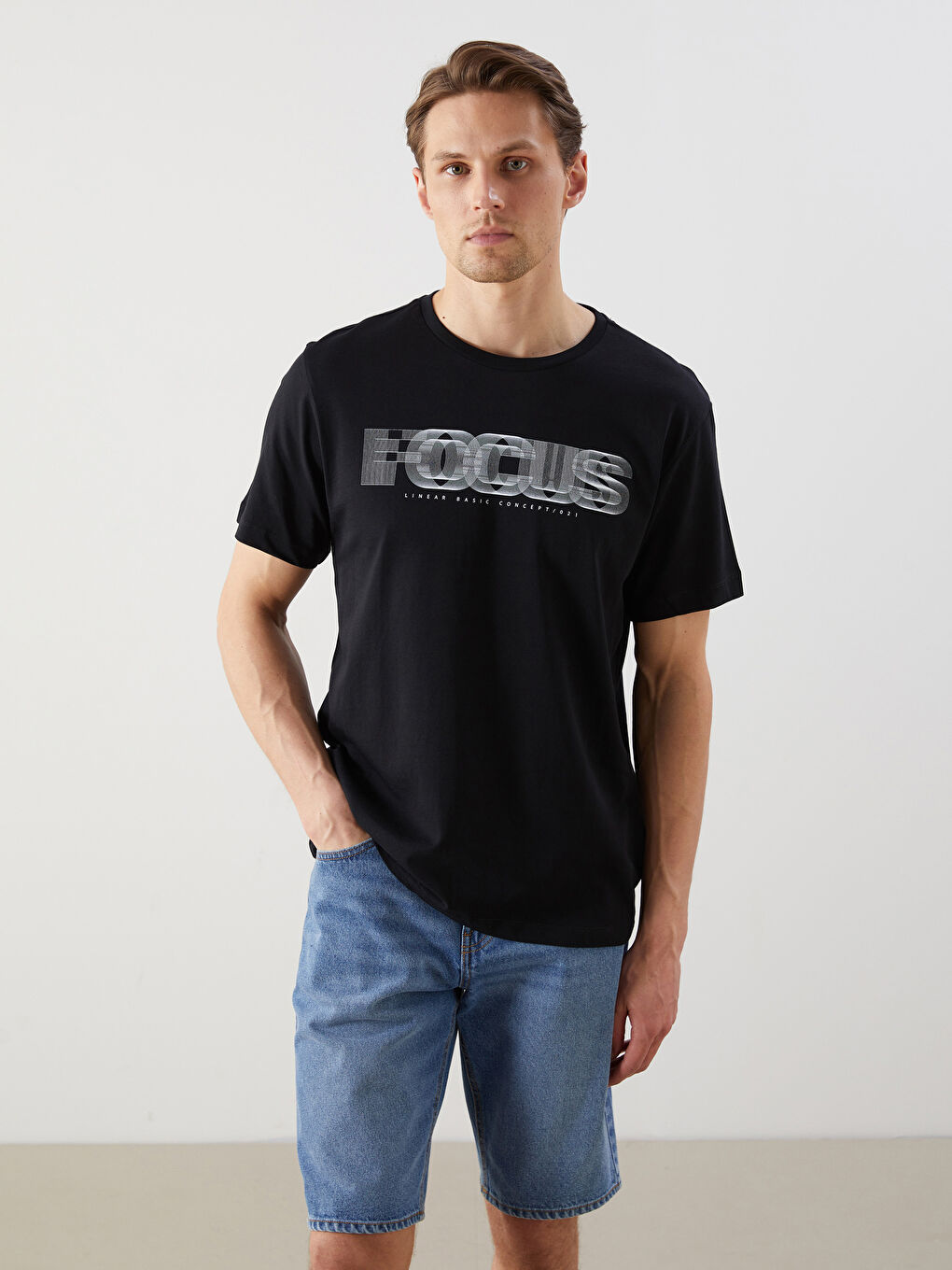 Siyah Bisiklet Yaka Baskılı Erkek Tişört