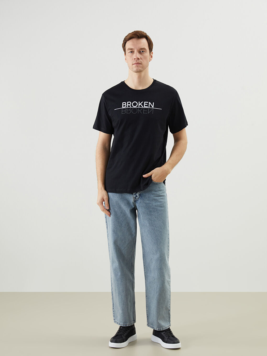 Siyah Bisiklet Yaka Kısa Kollu Baskılı Penye Erkek Tişört-1