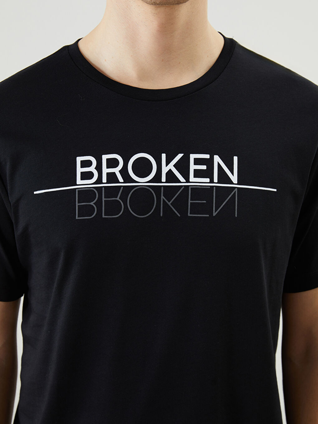 Siyah Bisiklet Yaka Kısa Kollu Baskılı Penye Erkek Tişört-2