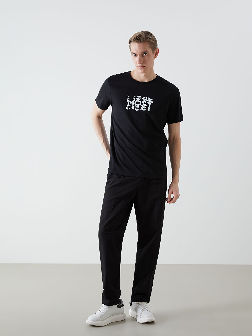 Siyah Bisiklet Yaka Kısa Kollu Baskılı Penye Erkek Tişört-1