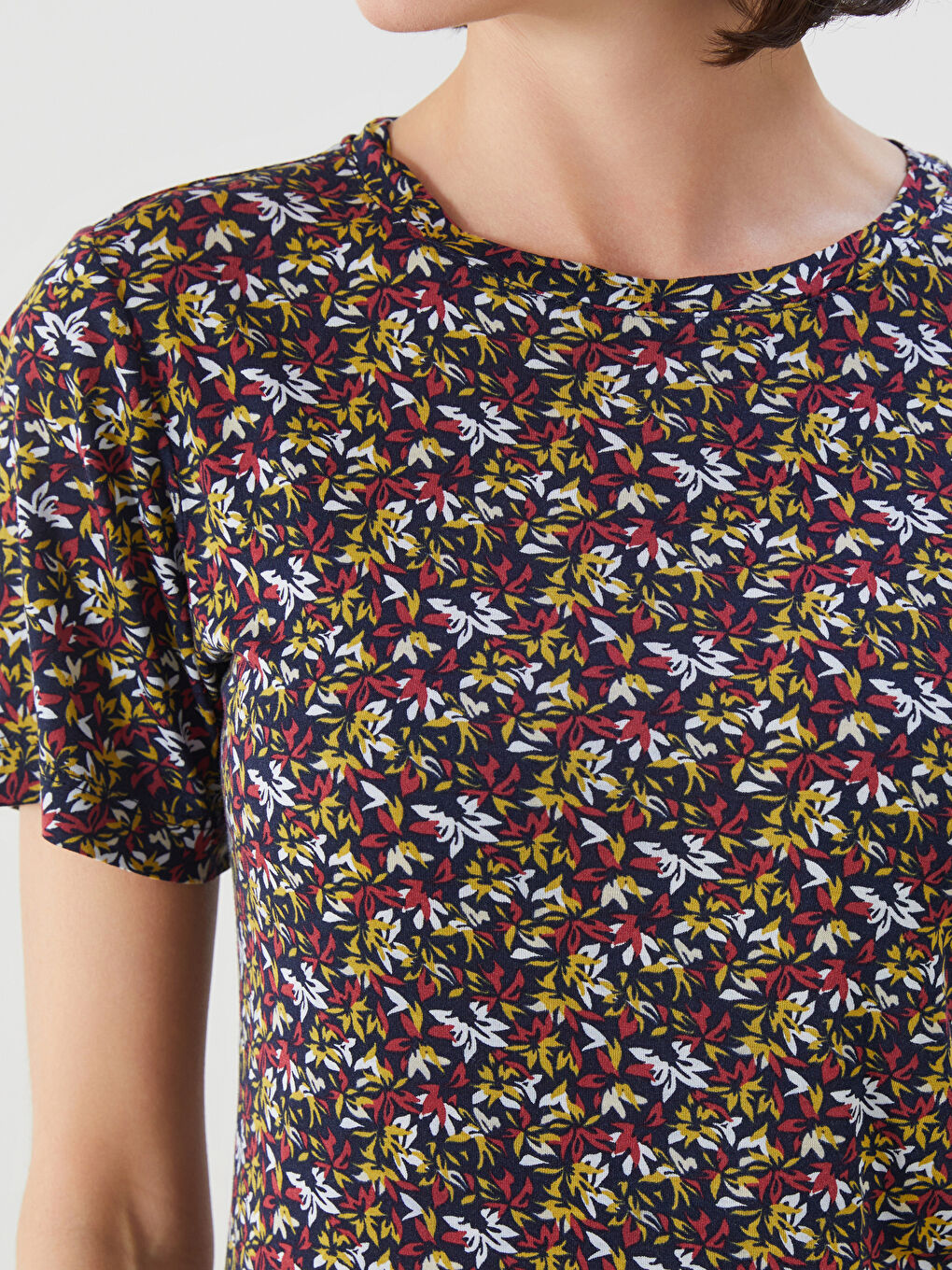 Crew Neck Floral Blouse-2