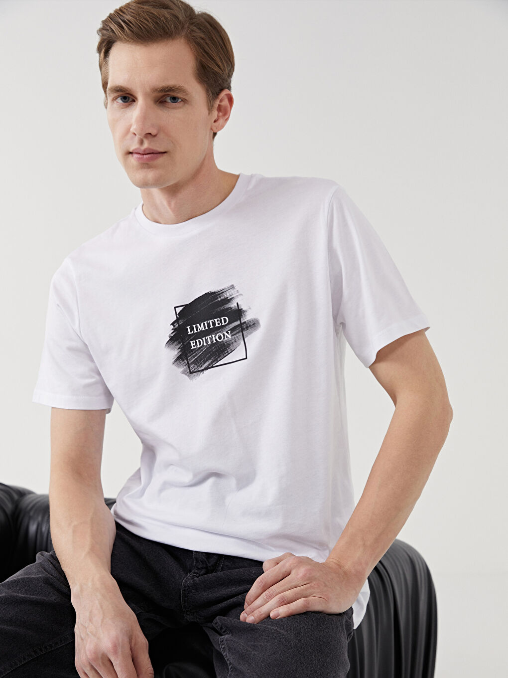 Beyaz Bisiklet Yaka Baskılı Erkek Tişört