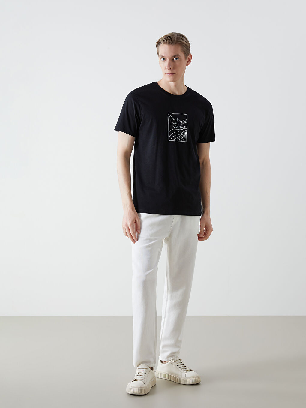 Siyah Bisiklet Yaka Kısa Kollu Baskılı Penye Erkek Tişört-1