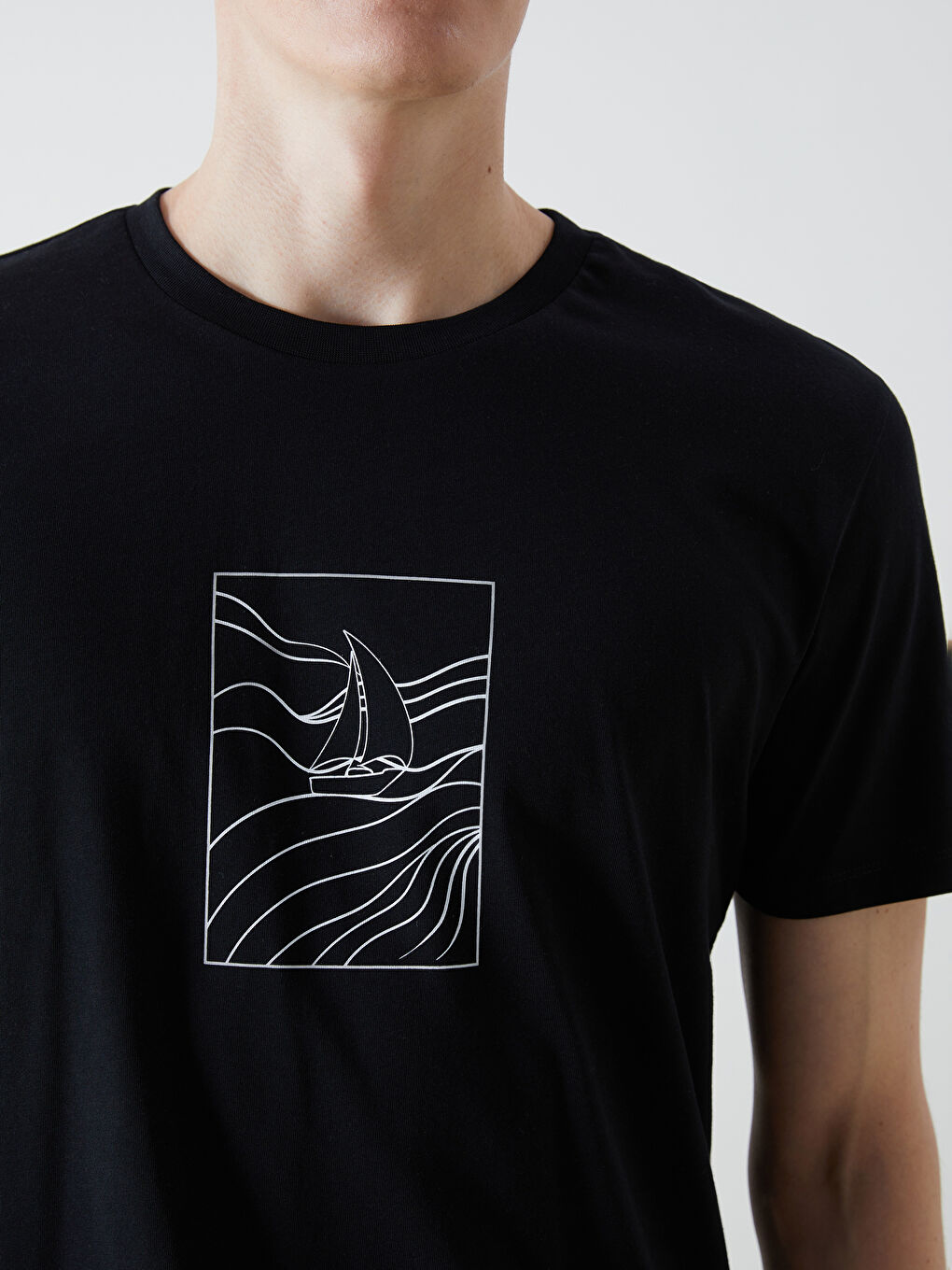 Siyah Bisiklet Yaka Kısa Kollu Baskılı Penye Erkek Tişört-2