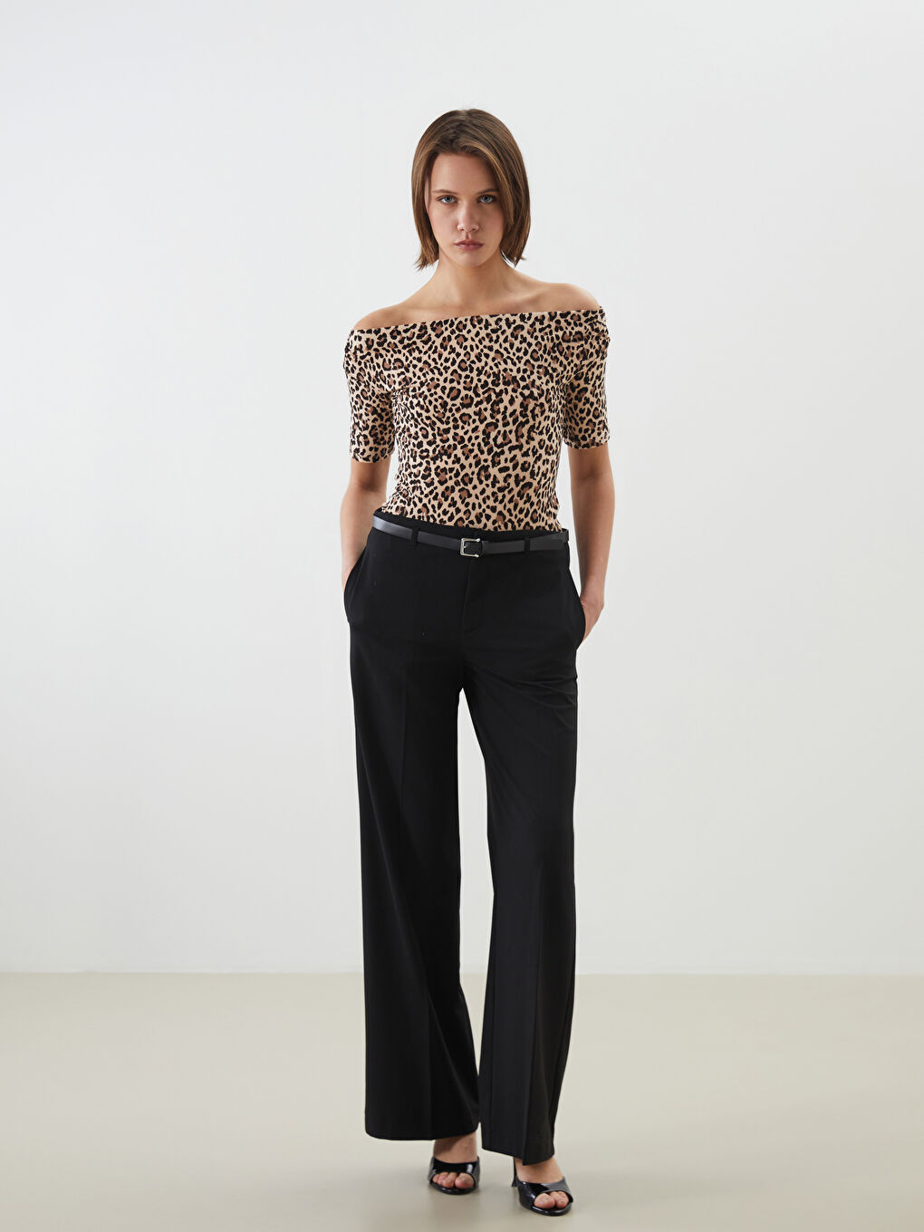 Siyah Beli Kemerli Dar Fit Kadın Pantolon