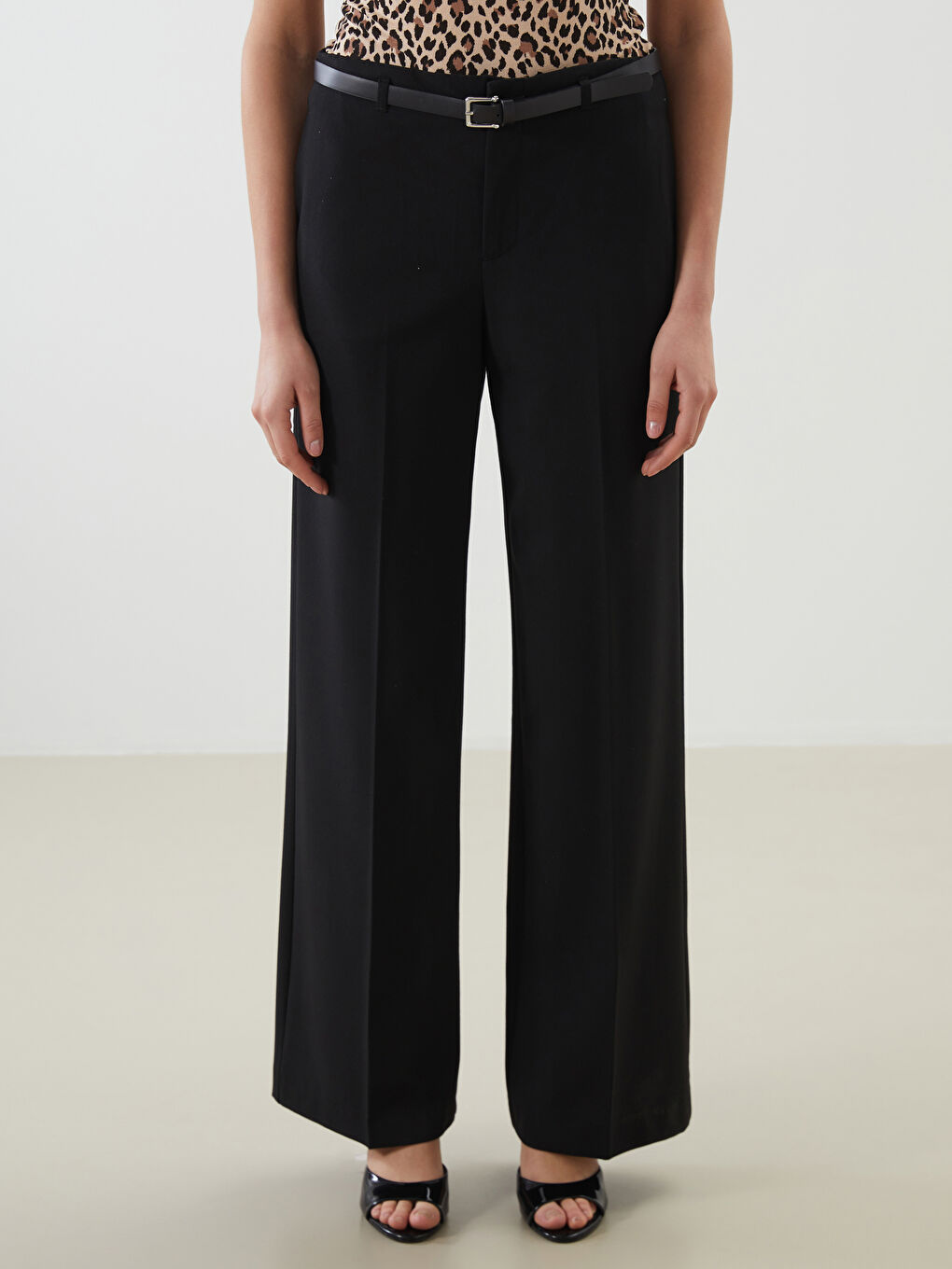 Siyah Beli Kemerli Dar Fit Kadın Pantolon-1