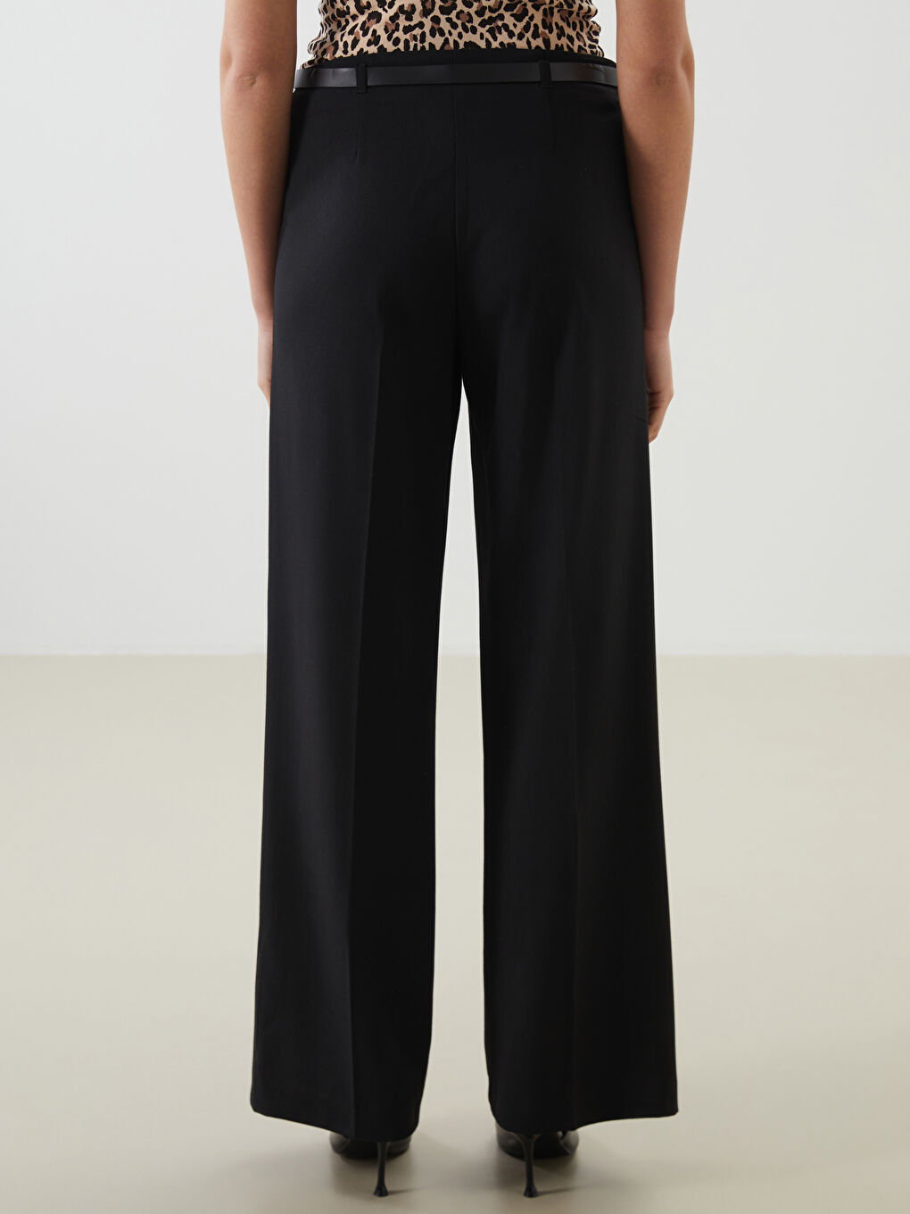 Siyah Beli Kemerli Dar Fit Kadın Pantolon-3