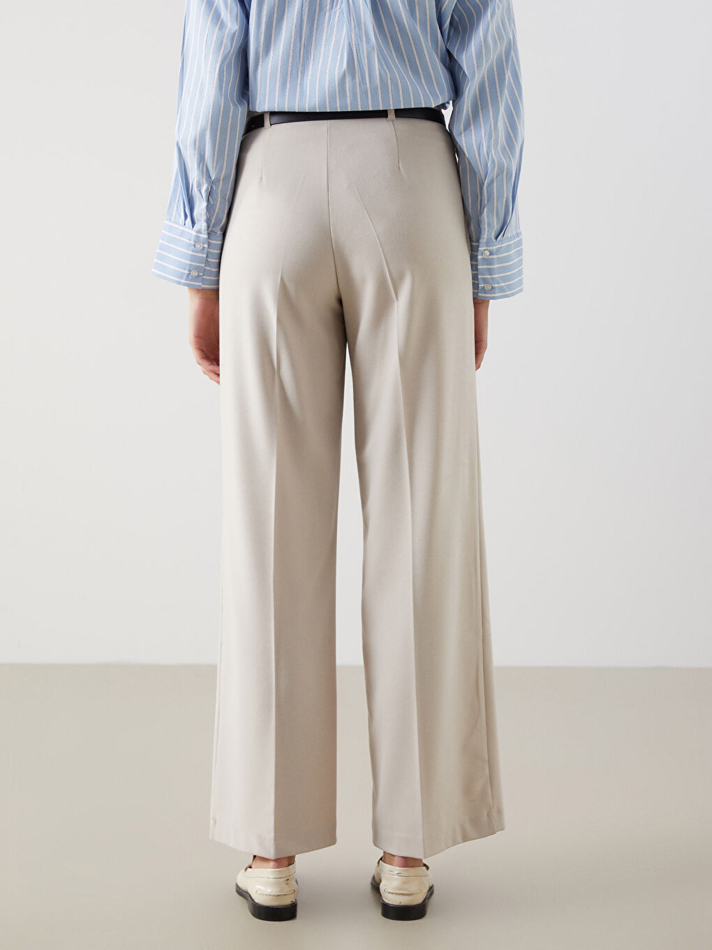 Bej Beli Kemerli Dar Fit Kadın Pantolon-3