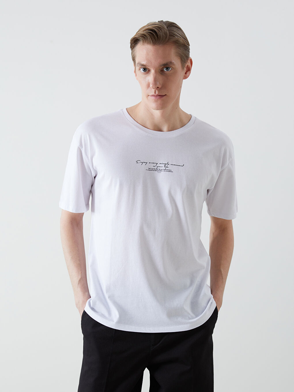 Beyaz Bisiklet Yaka Kısa Kollu Baskılı Penye Erkek Tişört