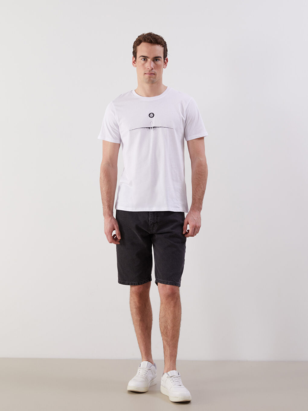 Beyaz Bisiklet Yaka Kısa Kollu Erkek Tişört-1