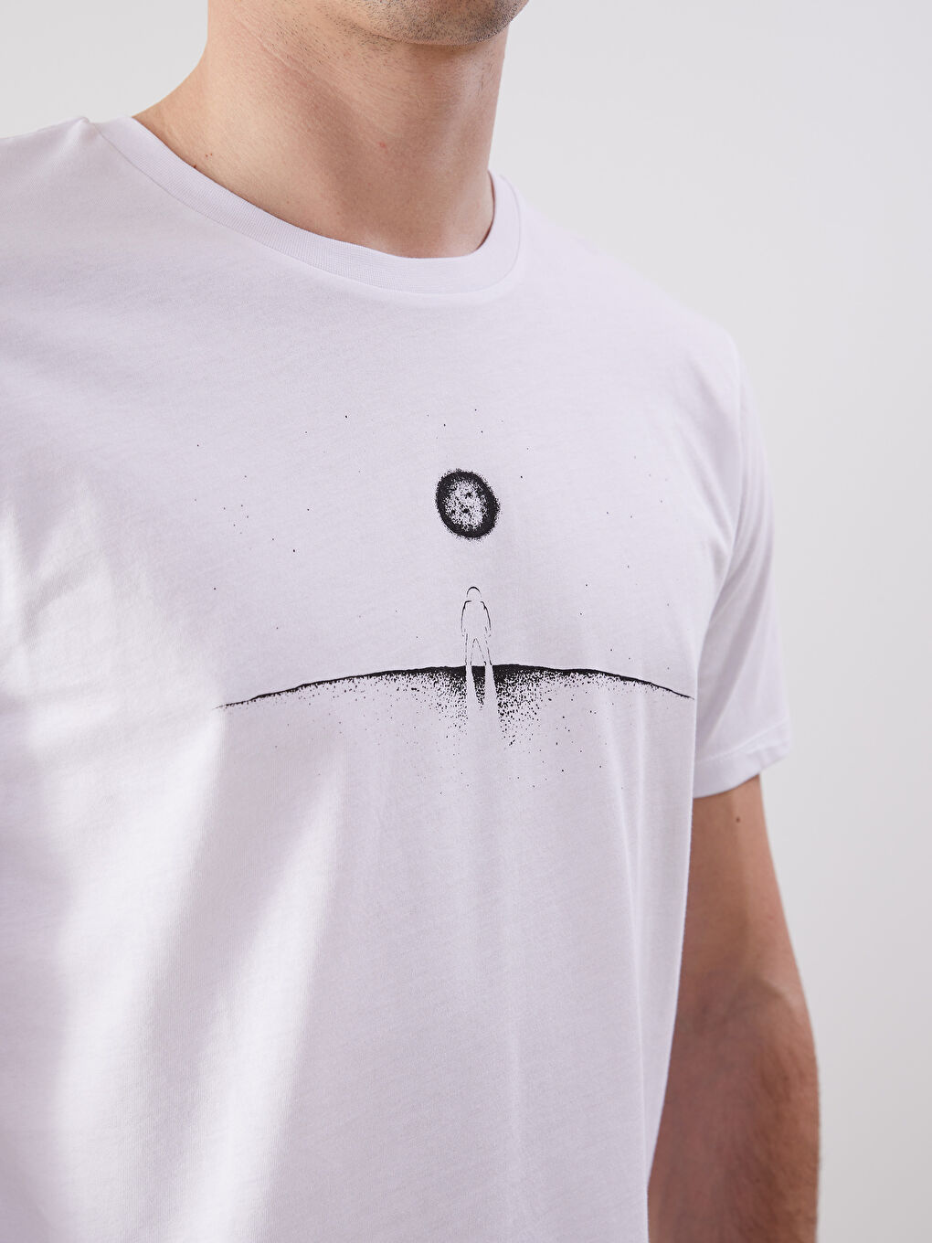 Beyaz Bisiklet Yaka Kısa Kollu Erkek Tişört-2