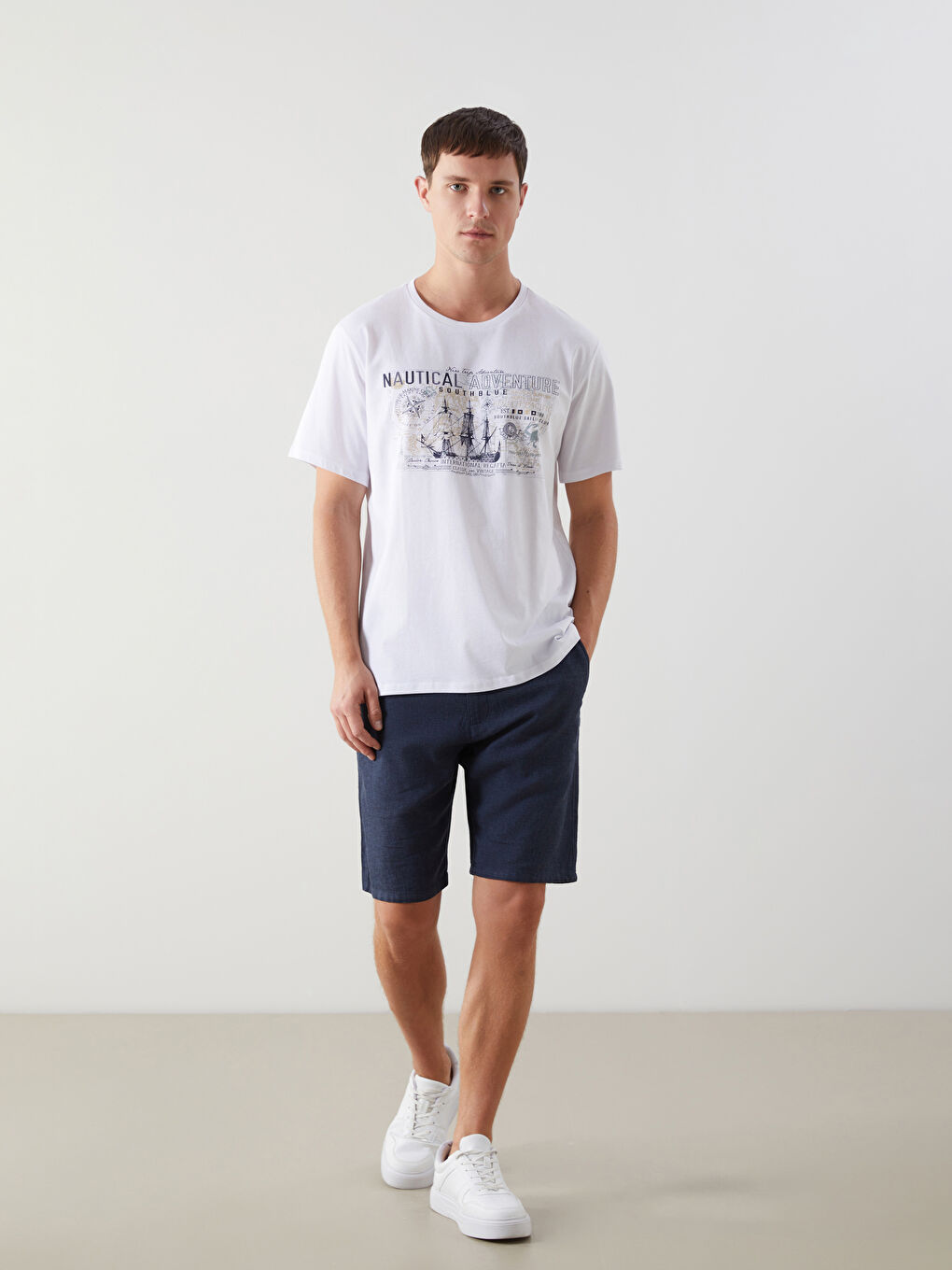 Beyaz Bisiklet Yaka Kısa Kollu Baskılı Penye Erkek Tişört-1