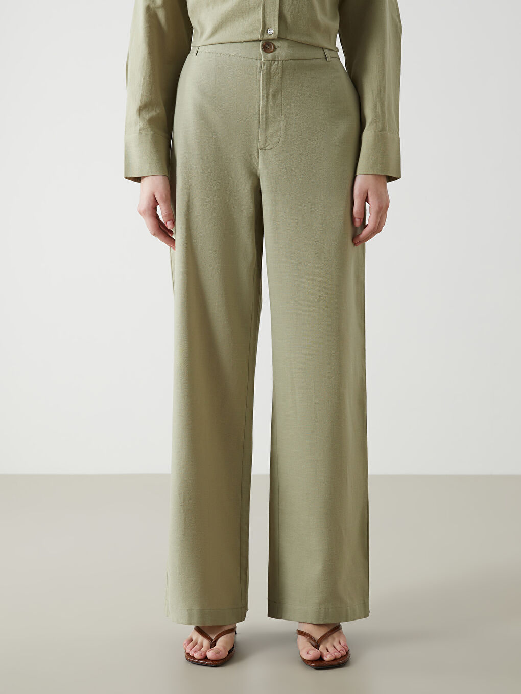 Haki Standart Fit Düz Keten Karışımlı Kadın Pantolon-1