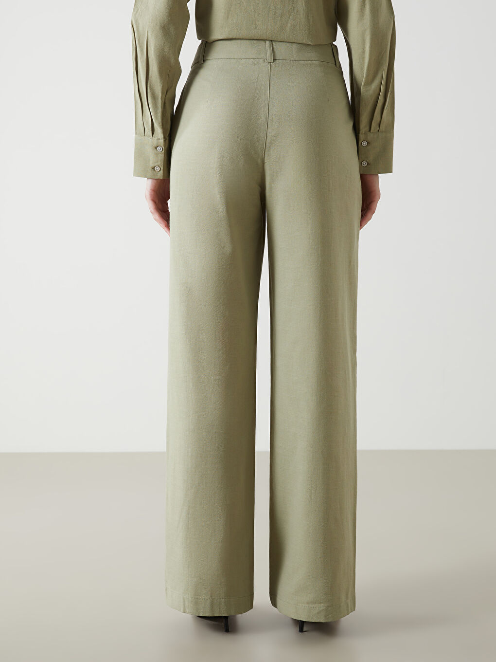 Haki Standart Fit Düz Keten Karışımlı Kadın Pantolon-3