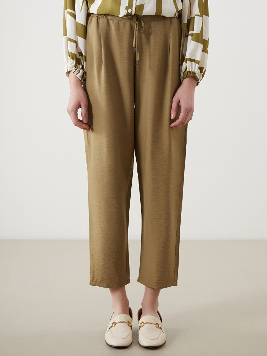 Haki Beli Lastikli Havuç Kesim Kadın Pantolon-1