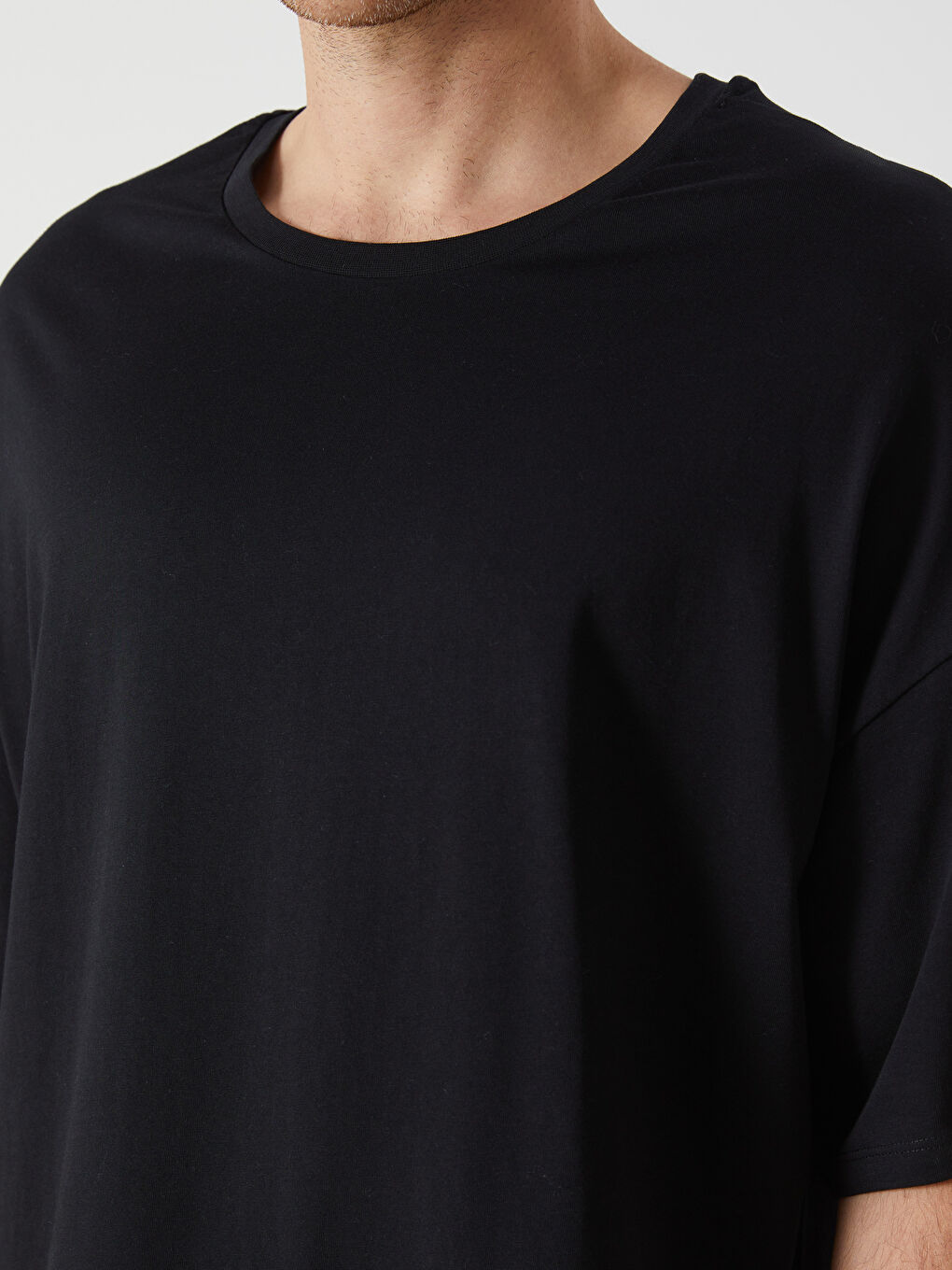 Siyah Bisiklet Yaka Penye Erkek Tişört-2