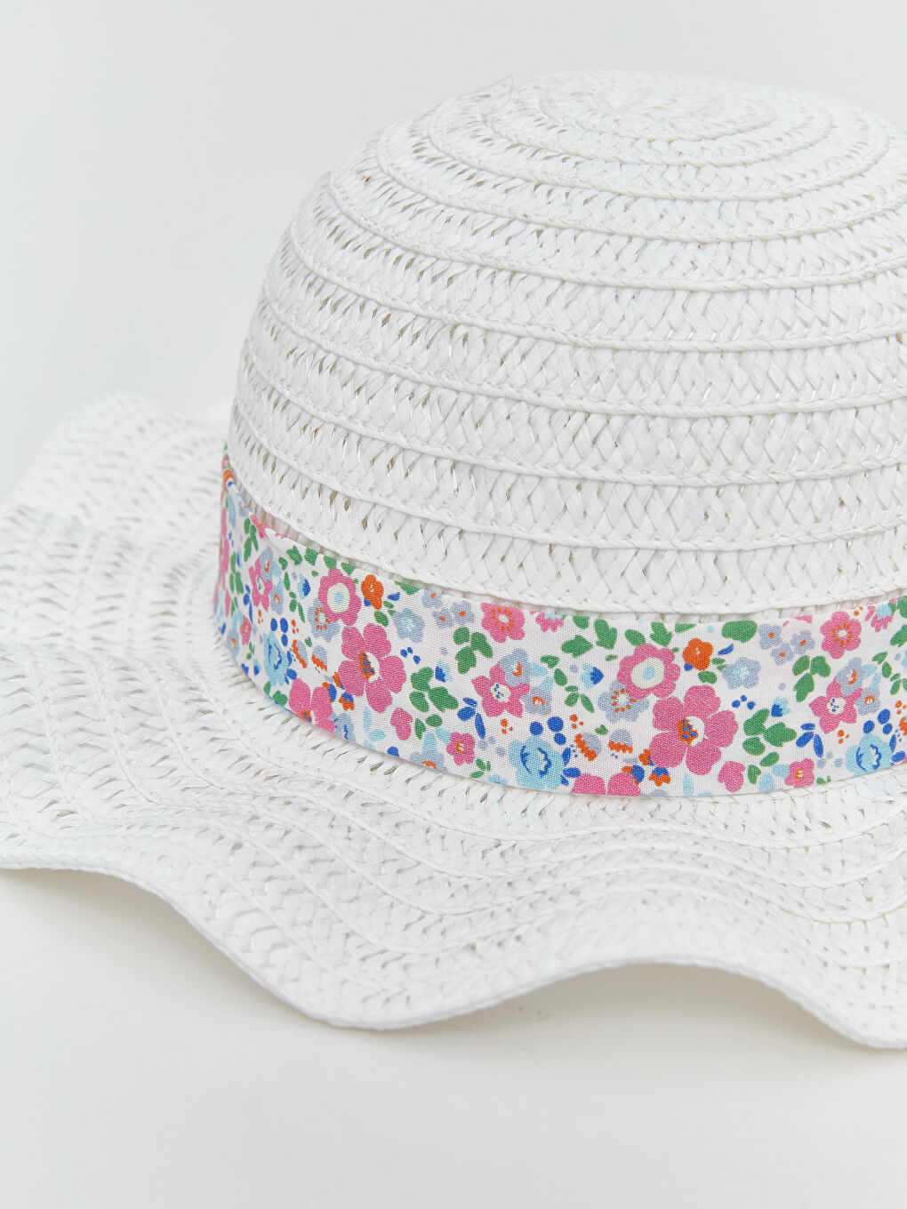 Beyaz Çiçek Desenli Kız Çocuk Hasır Şapka-2
