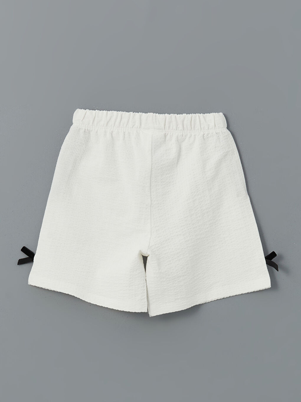 Ekru Beli Lastikli Fiyonk Detaylı Kız Çocuk Şort-1