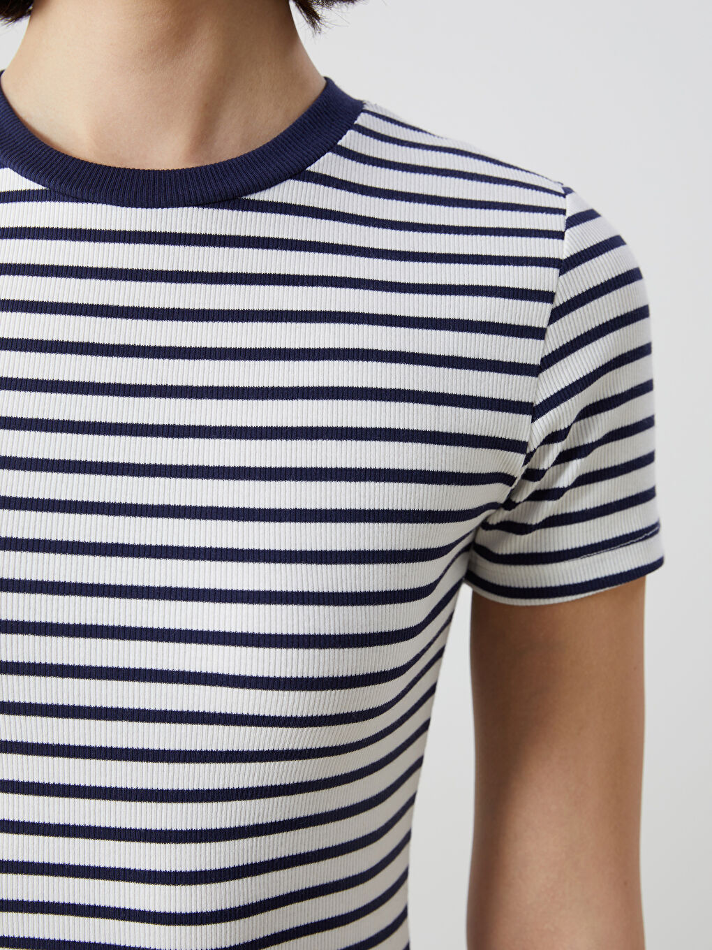 Lacivert Bisiklet Yaka Çizgili Kadın Tişört-2