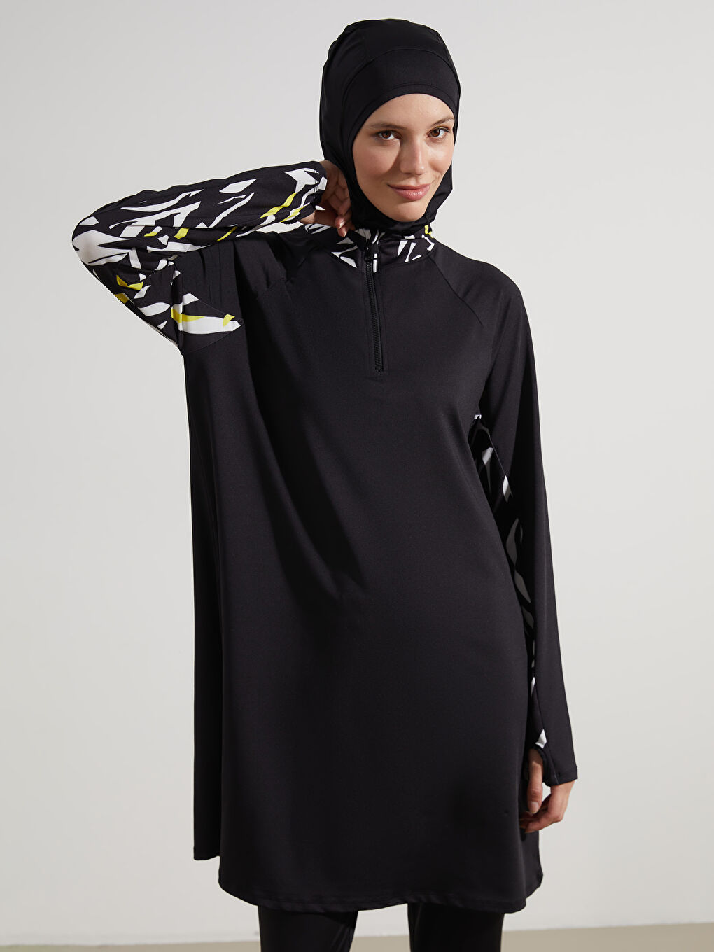 جل و بەرگی مەلەوانی داپۆشراو ڕه‌ش ئافرەت -S5I494Z8-CVL