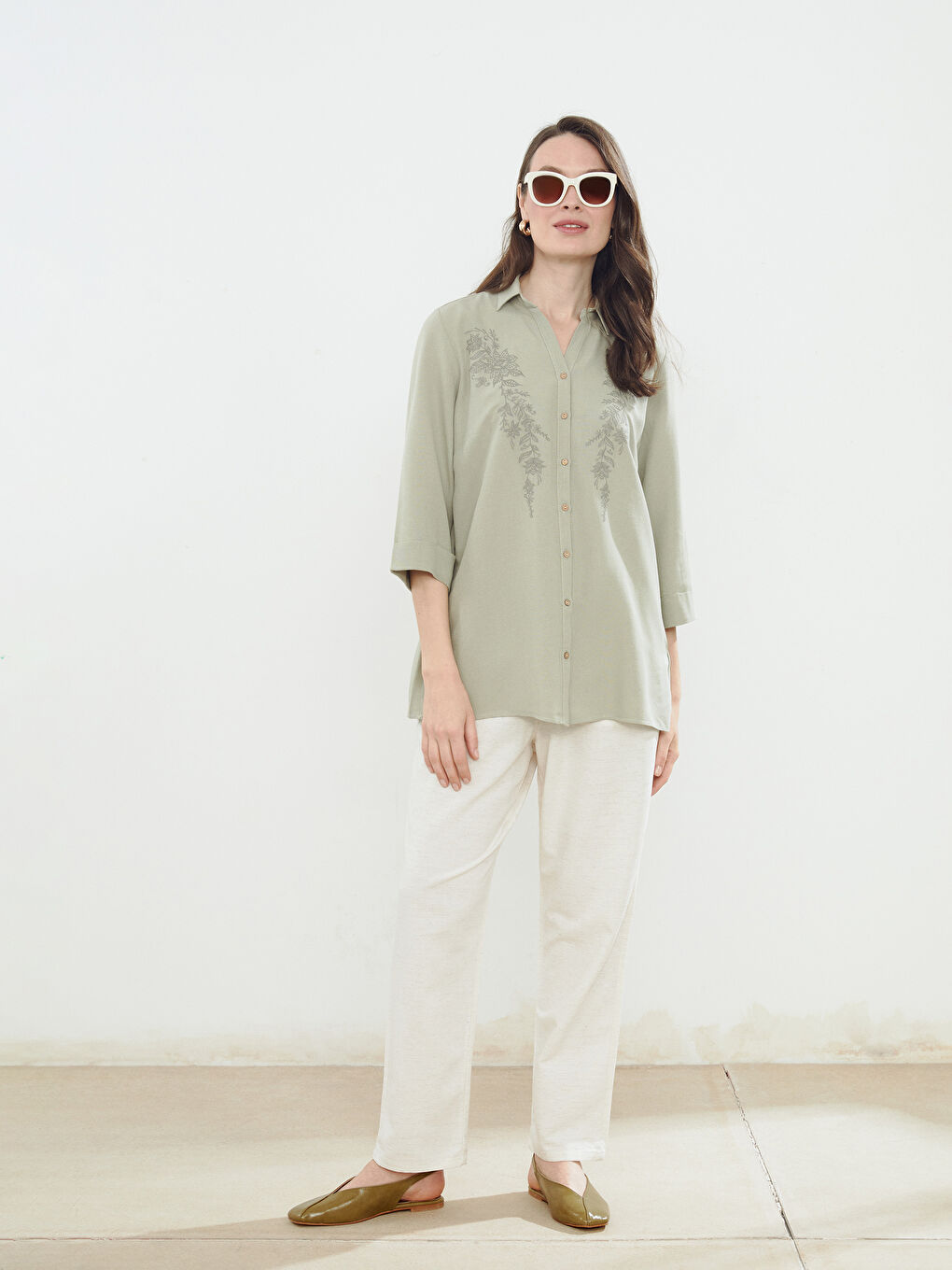 Haki Çiçekli Keten Karışımlı Kadın Gömlek-1